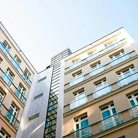 No.4 4* Warszawa